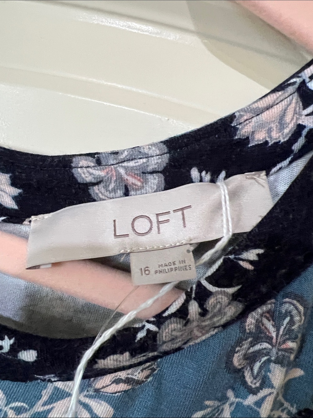LOFT Dusty Blue Floral knee length Dress with Ruffle Sleeves c38 - Picture 3 of 7